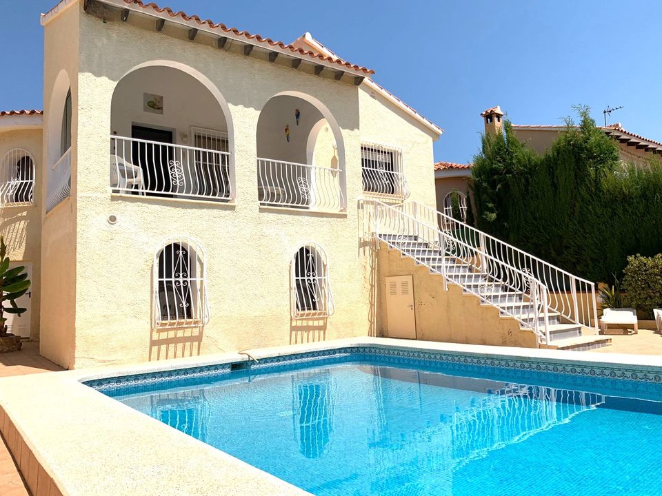 Villa in Alfaz with 3 bedrooms & guest apartment
